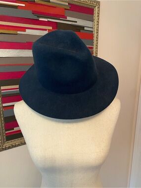 Women's Wide-Brim Felt Fedora Hat in Navy
